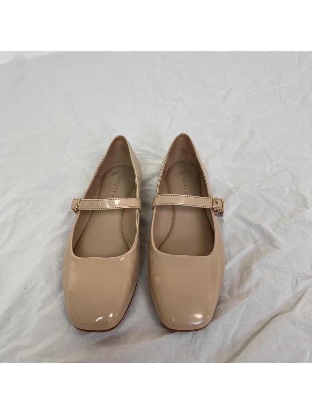 Copper Key tan/beige patent leather ballet flats. Size 6